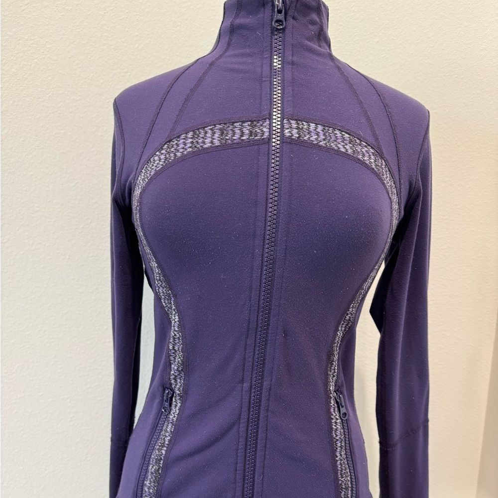Lululemon women's sports jacket 
Size 8